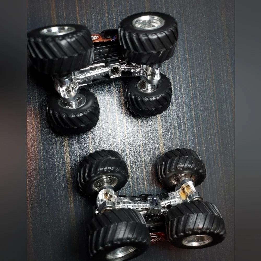 Hot Wheels Monster Jam Truck lot el matador and mutt Rottweiler
